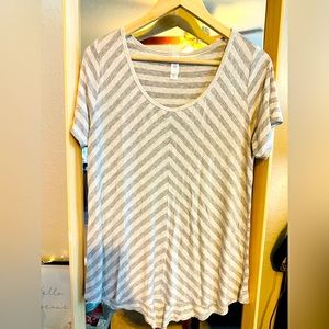 LuLaRoe classic T shirt chevron print size large L women’s ladies tee